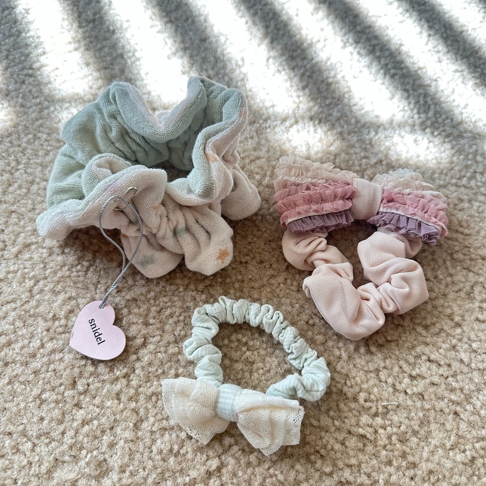 Snidel Japan scrunchies set